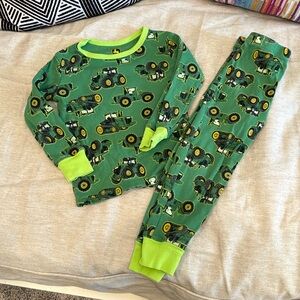 John Deere boys tractor pajamas 3T like new